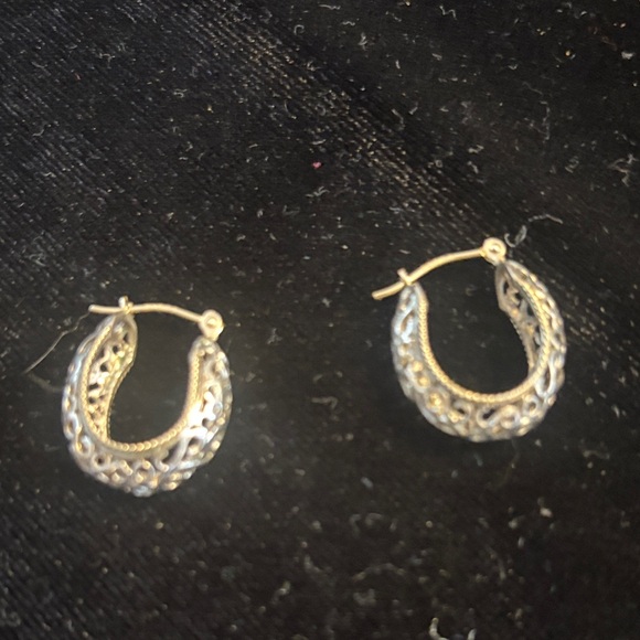 Elegant 14 kt and .925 Filigree gold and Silver Hoop Earrings